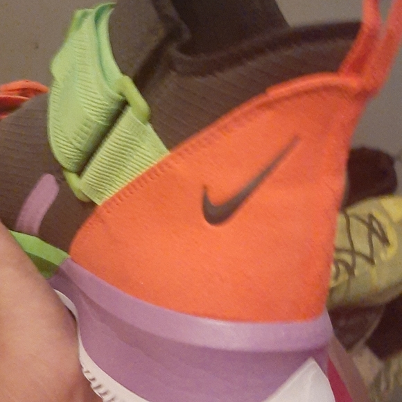 LeBron shoes - Picture 2 of 2